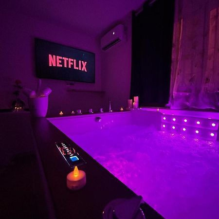 Love Room A Cannes - Appartement 25M2 Pour 2 Personnes Avec Un Jacuzzi Prive Екстериор снимка