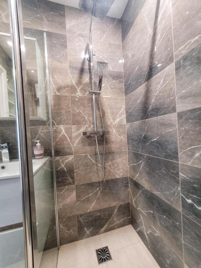 Love Room A Cannes - Appartement 25M2 Pour 2 Personnes Avec Un Jacuzzi Prive Екстериор снимка