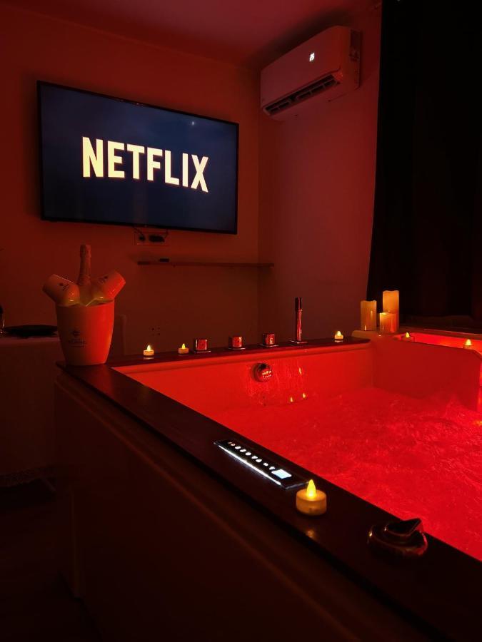 Love Room A Cannes - Appartement 25M2 Pour 2 Personnes Avec Un Jacuzzi Prive Екстериор снимка