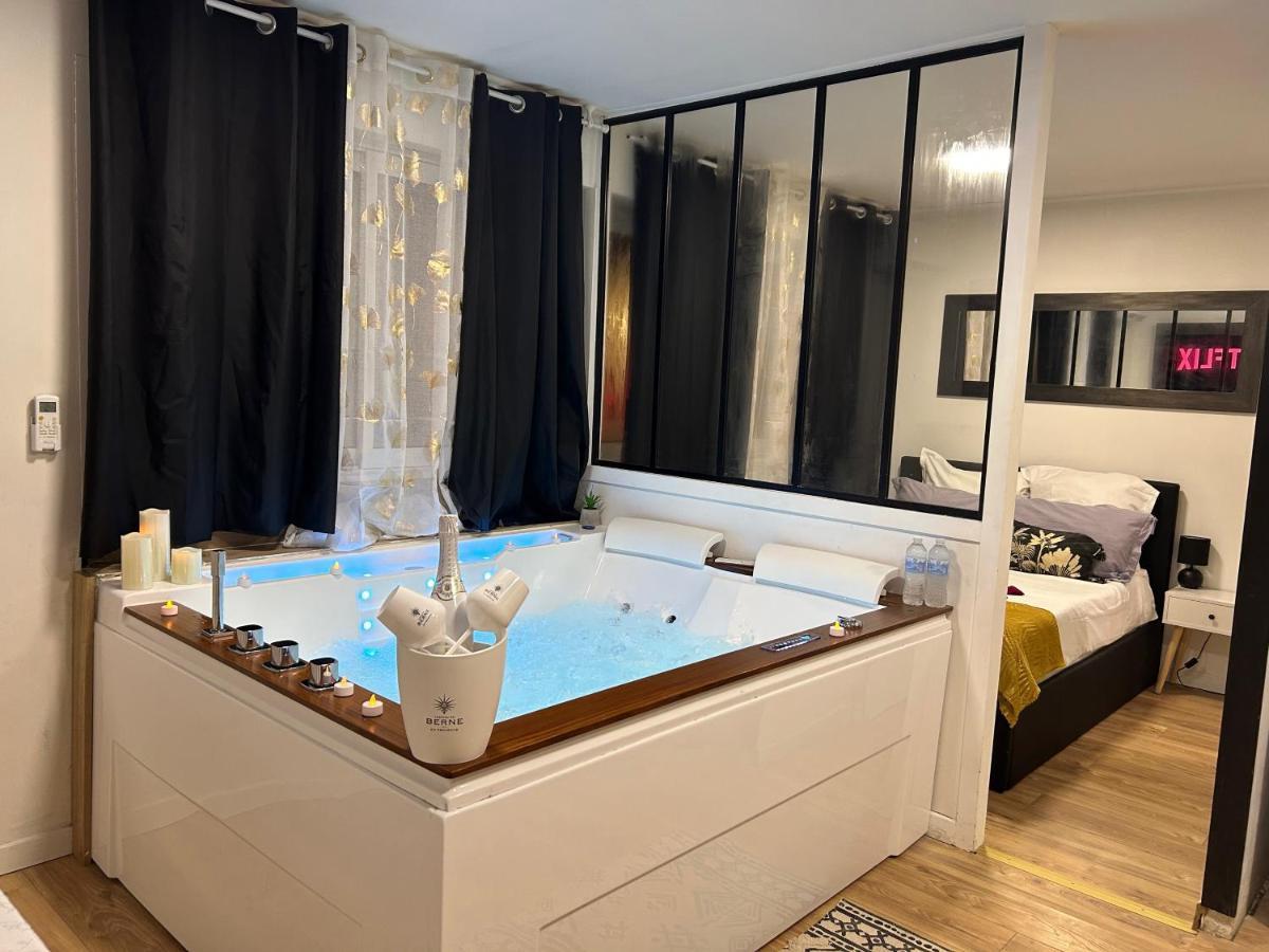 Love Room A Cannes - Appartement 25M2 Pour 2 Personnes Avec Un Jacuzzi Prive Екстериор снимка