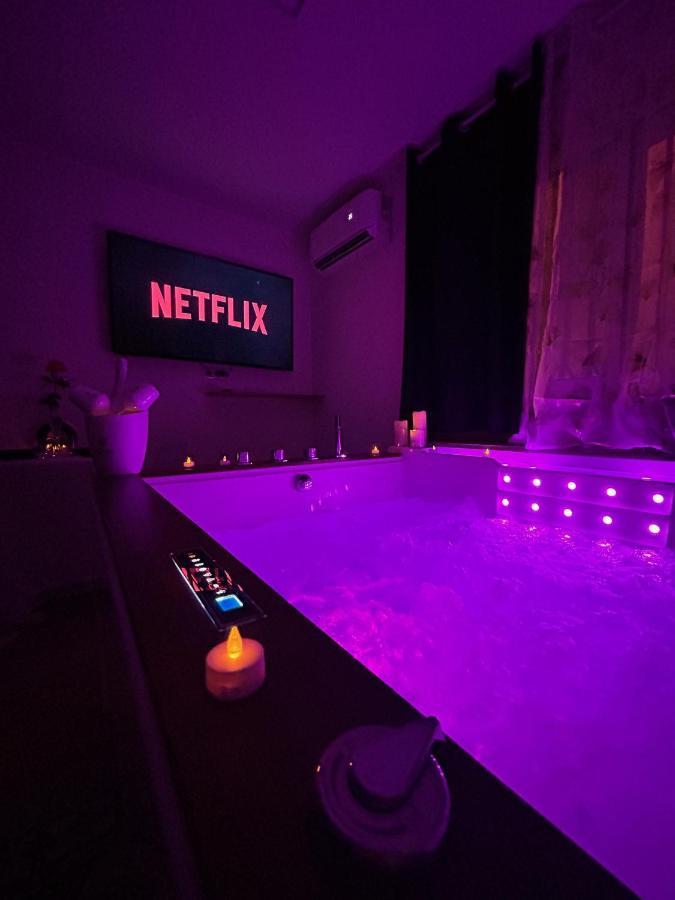Love Room A Cannes - Appartement 25M2 Pour 2 Personnes Avec Un Jacuzzi Prive Екстериор снимка