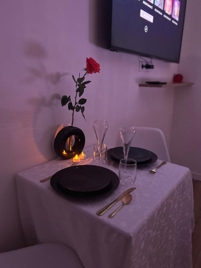 Love Room A Cannes - Appartement 25M2 Pour 2 Personnes Avec Un Jacuzzi Prive Екстериор снимка