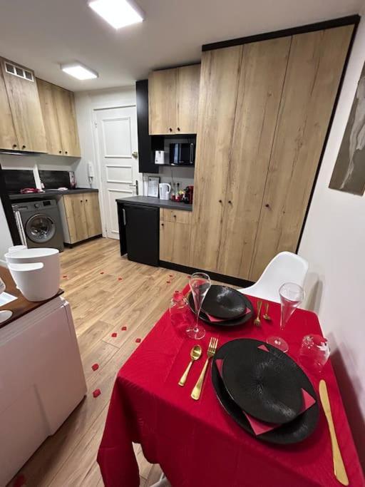 Love Room A Cannes - Appartement 25M2 Pour 2 Personnes Avec Un Jacuzzi Prive Екстериор снимка